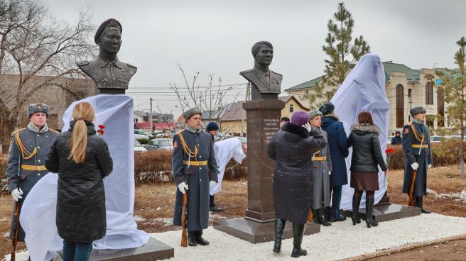 В Оренбурге открыли бюсты полицейских – Героев России