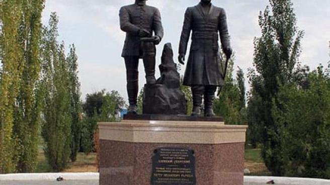 Памятник Алексею Углицкому и Петру Рычкову, Соль-Илецк, Россия